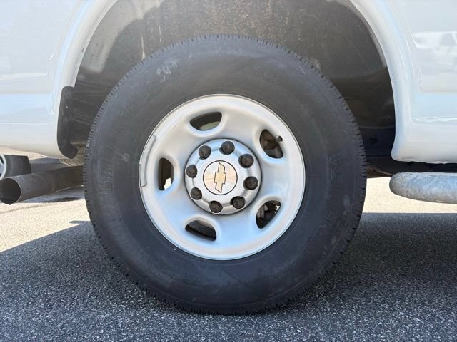 Used 2024 Chevrolet Express 2500 w/ Driver Convenience Package RWD image 15