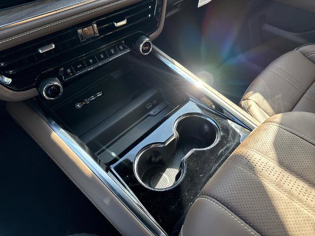 New 2025 Chevrolet Suburban High Country image 17