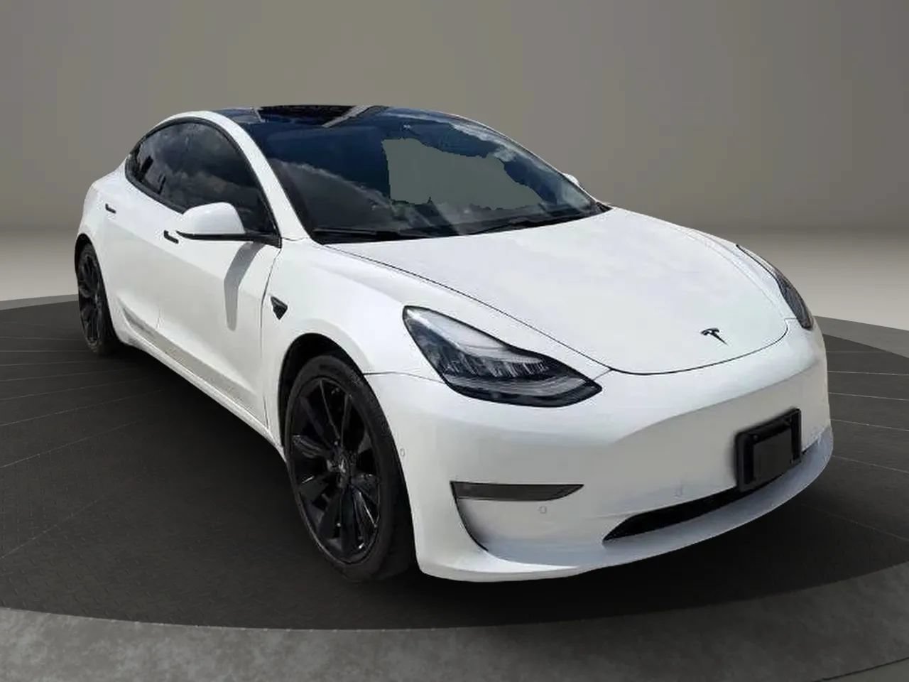 Used 2020 Tesla Model 3 Standard Range Plus RWD image 1