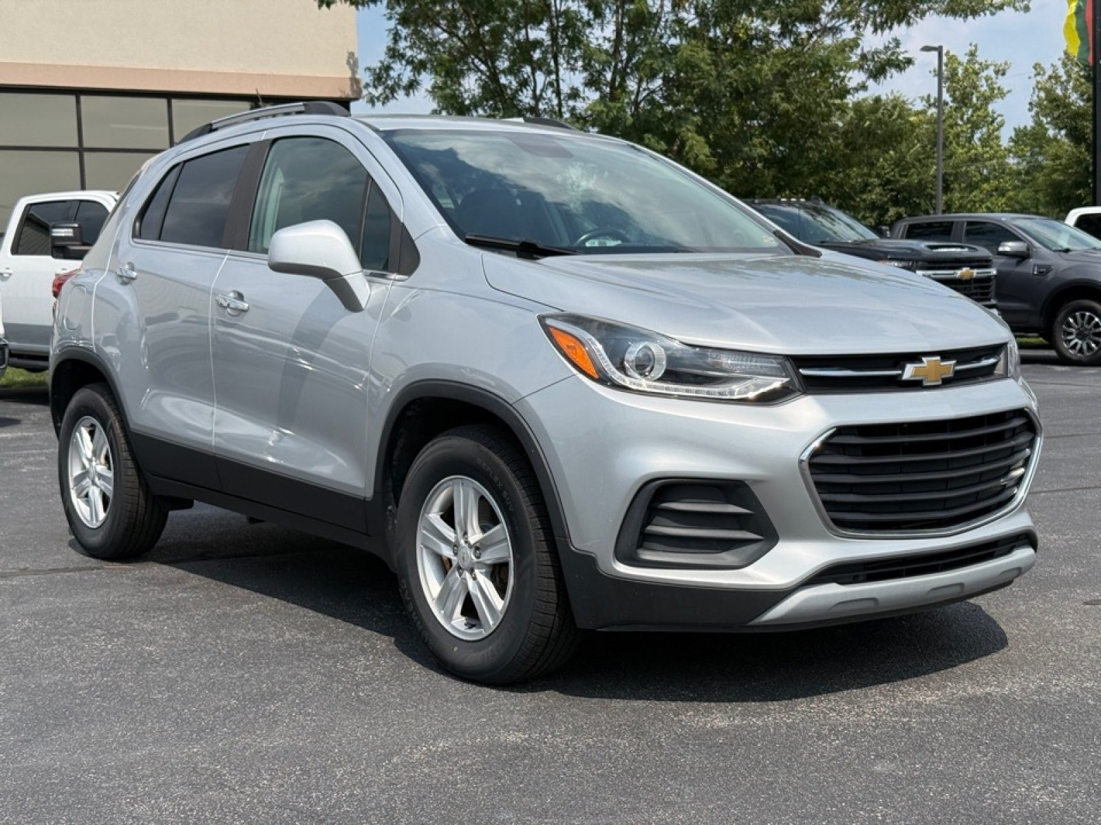 Used 2017 Chevrolet Trax LT w/ LT Convenience Package AWD/4WD image 2