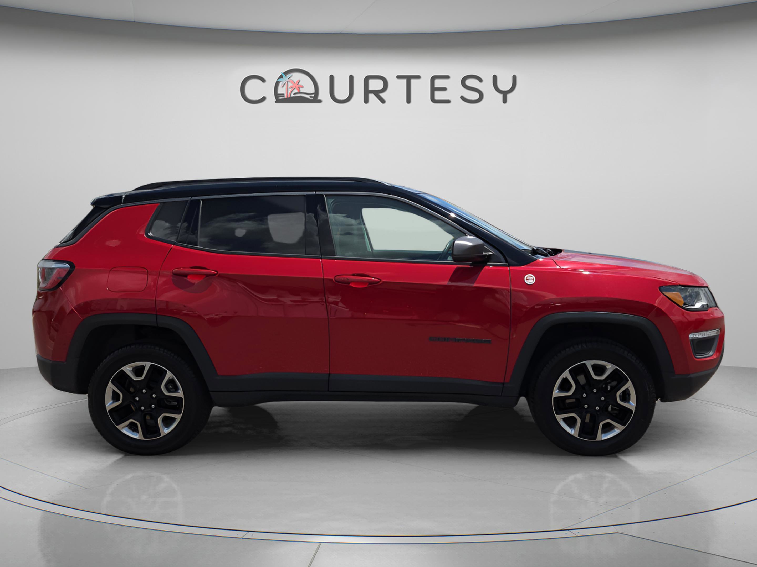 Used 2018 Jeep Compass Trailhawk w/ Leather Interior Group AWD/4WD image 6