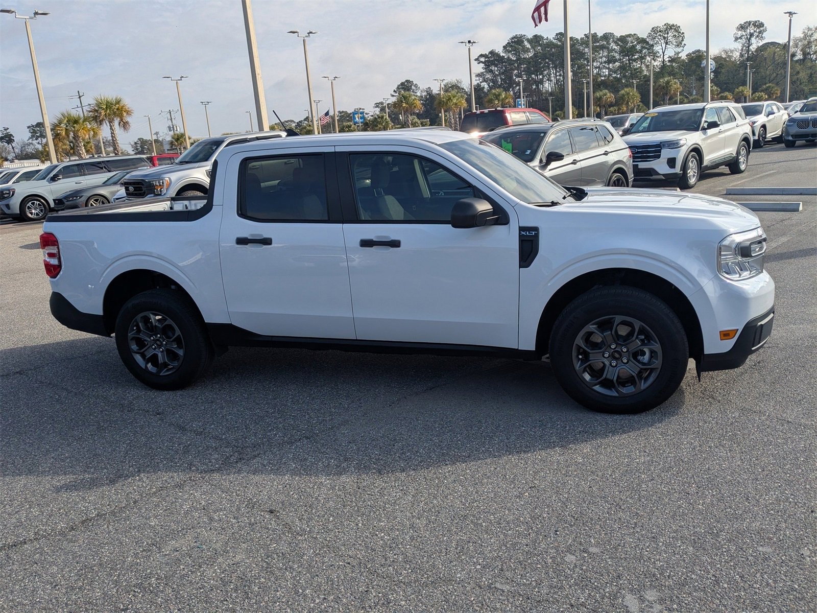 Used 2023 Ford Maverick XLT image 3