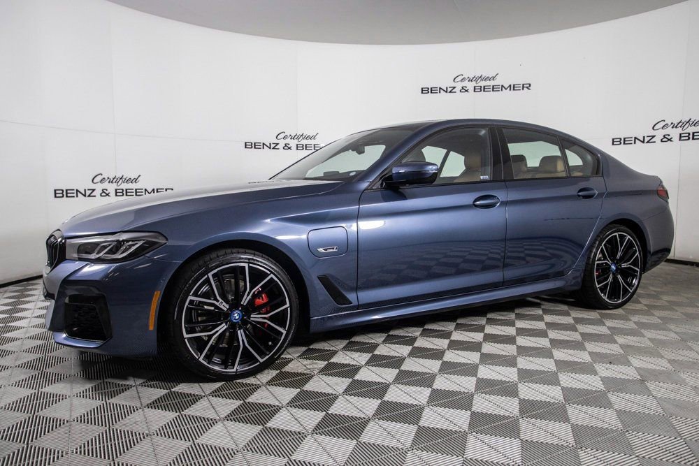 Used 2023 BMW 530e w/ M Sport Package image 6