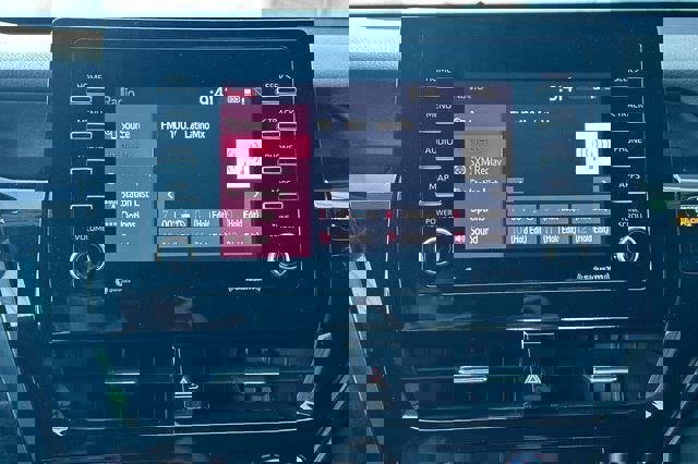 Used 2024 Toyota Camry SE image 19