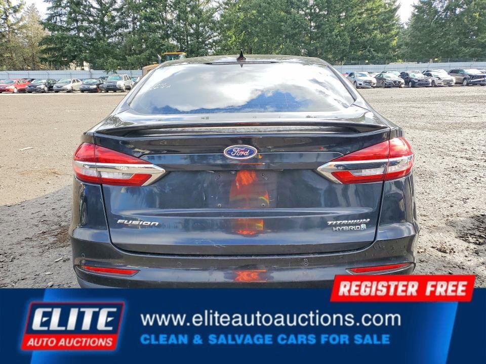 Used 2019 Ford Fusion Titanium image 11