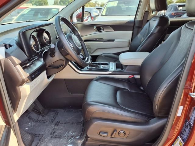 Used 2024 Kia Carnival LX image 12