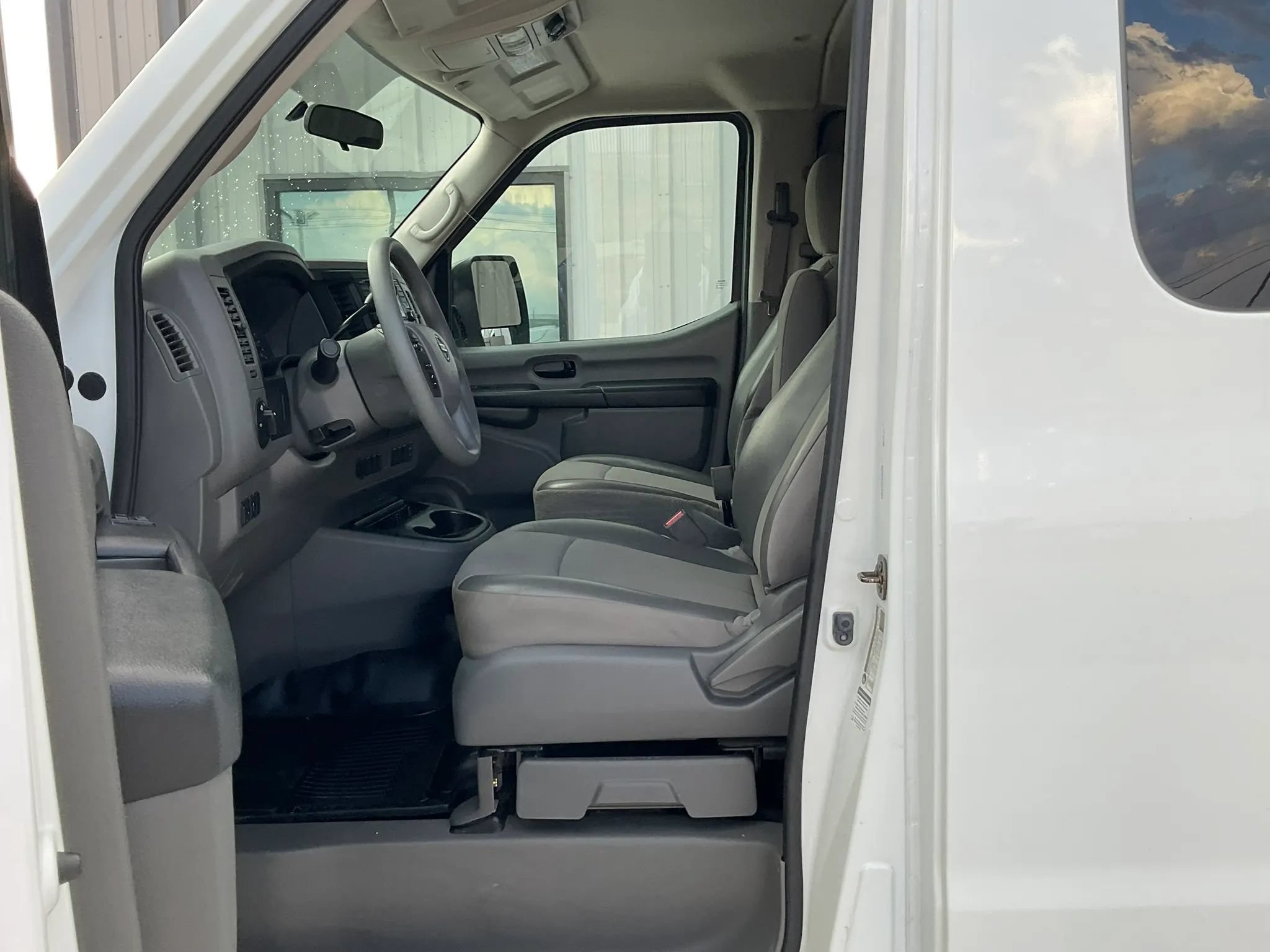 Used 2018 Nissan NV 3500 S RWD image 18