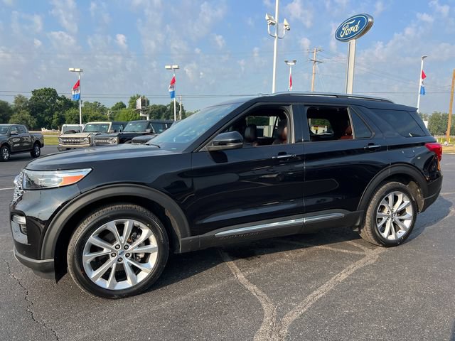 Certified 2023 Ford Explorer Platinum w/ Technology Package AWD/4WD image 3