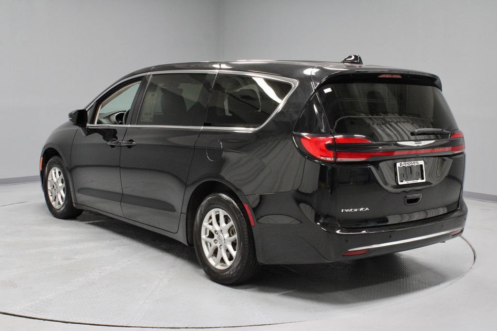 Used 2024 Chrysler Pacifica Touring-L FWD image 10