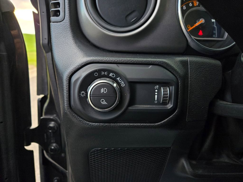 Used 2023 Jeep Gladiator Sport AWD/4WD image 16