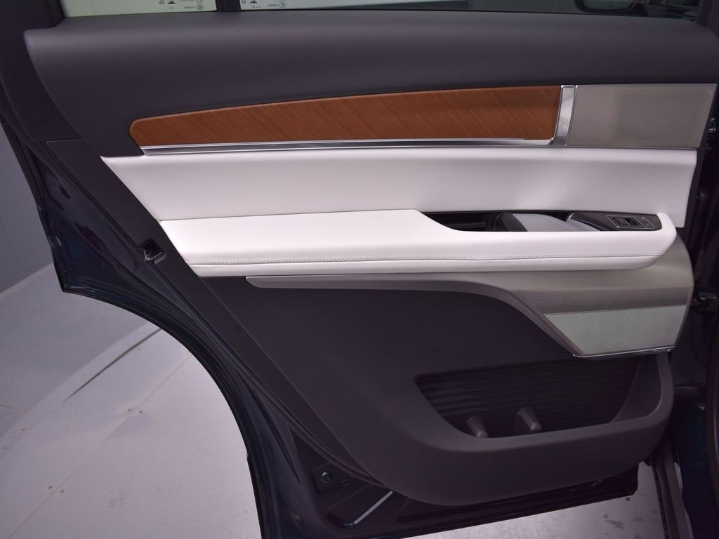 New 2026 Cadillac Vistiq Luxury w/ LPO, Floor Liner Package image 28