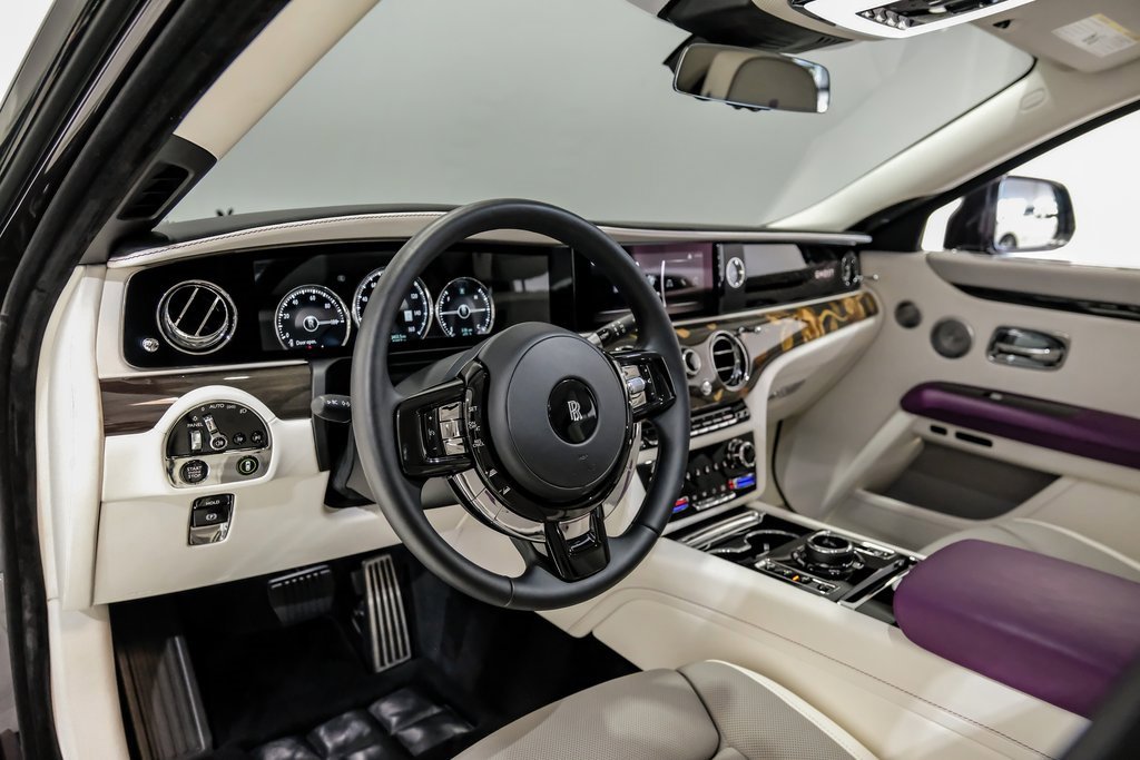 Used 2024 Rolls-Royce Ghost image 12