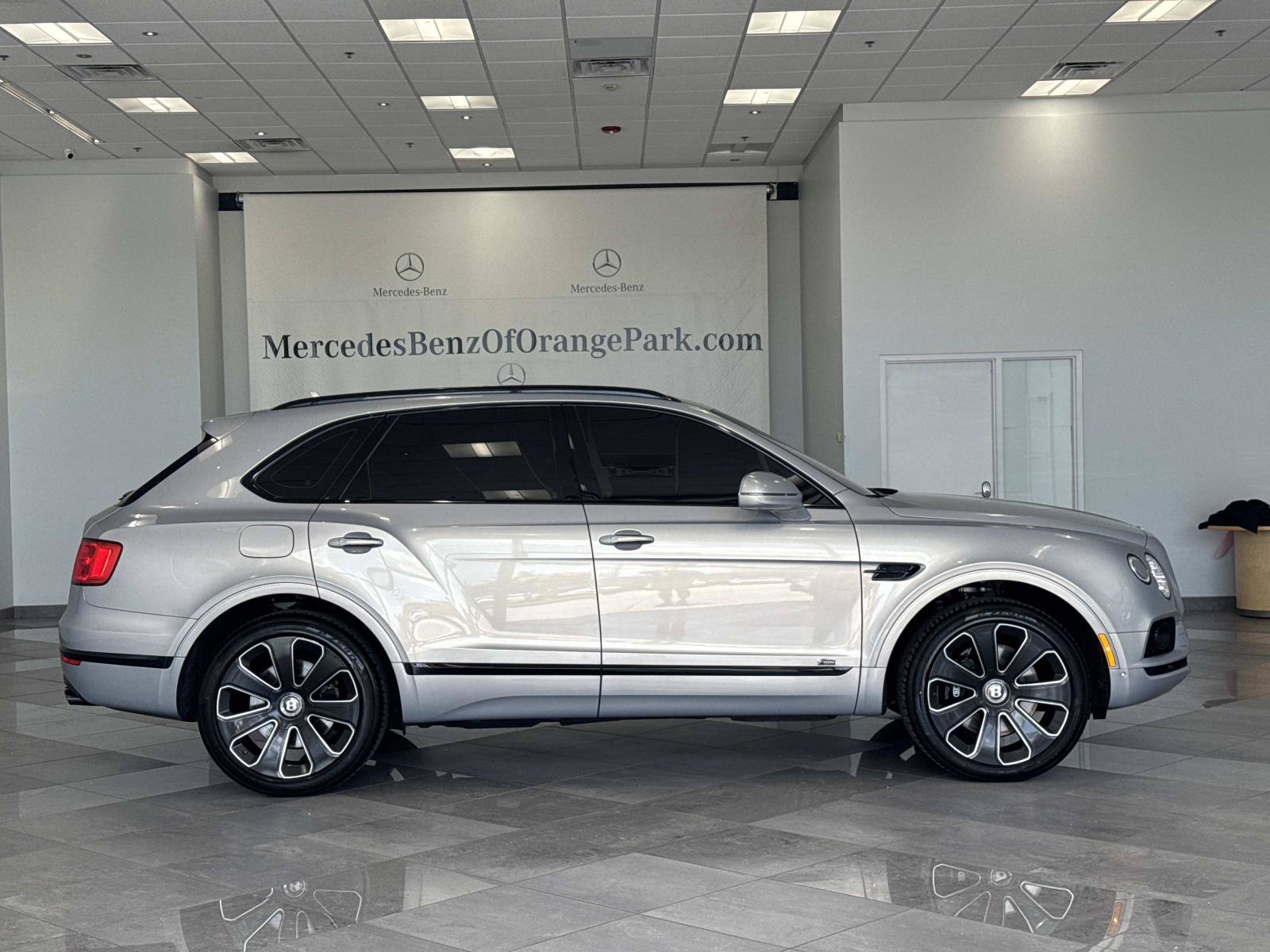 Used 2020 Bentley Bentayga Design Series AWD/4WD image 3