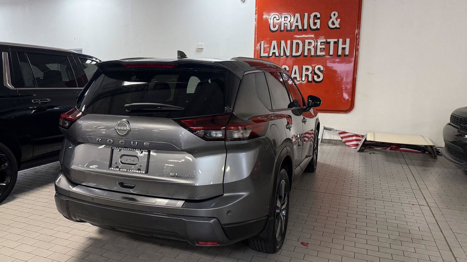 Used 2025 Nissan Rogue SL AWD/4WD image 6