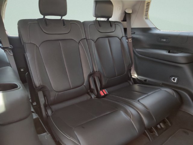 Used 2023 Jeep Grand Cherokee L Limited w/ Luxury Tech Group II RWD image 32
