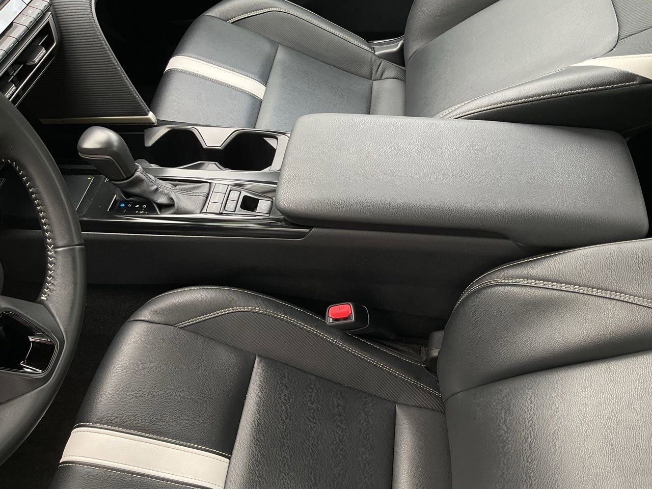 Used 2025 Toyota Camry SE image 32