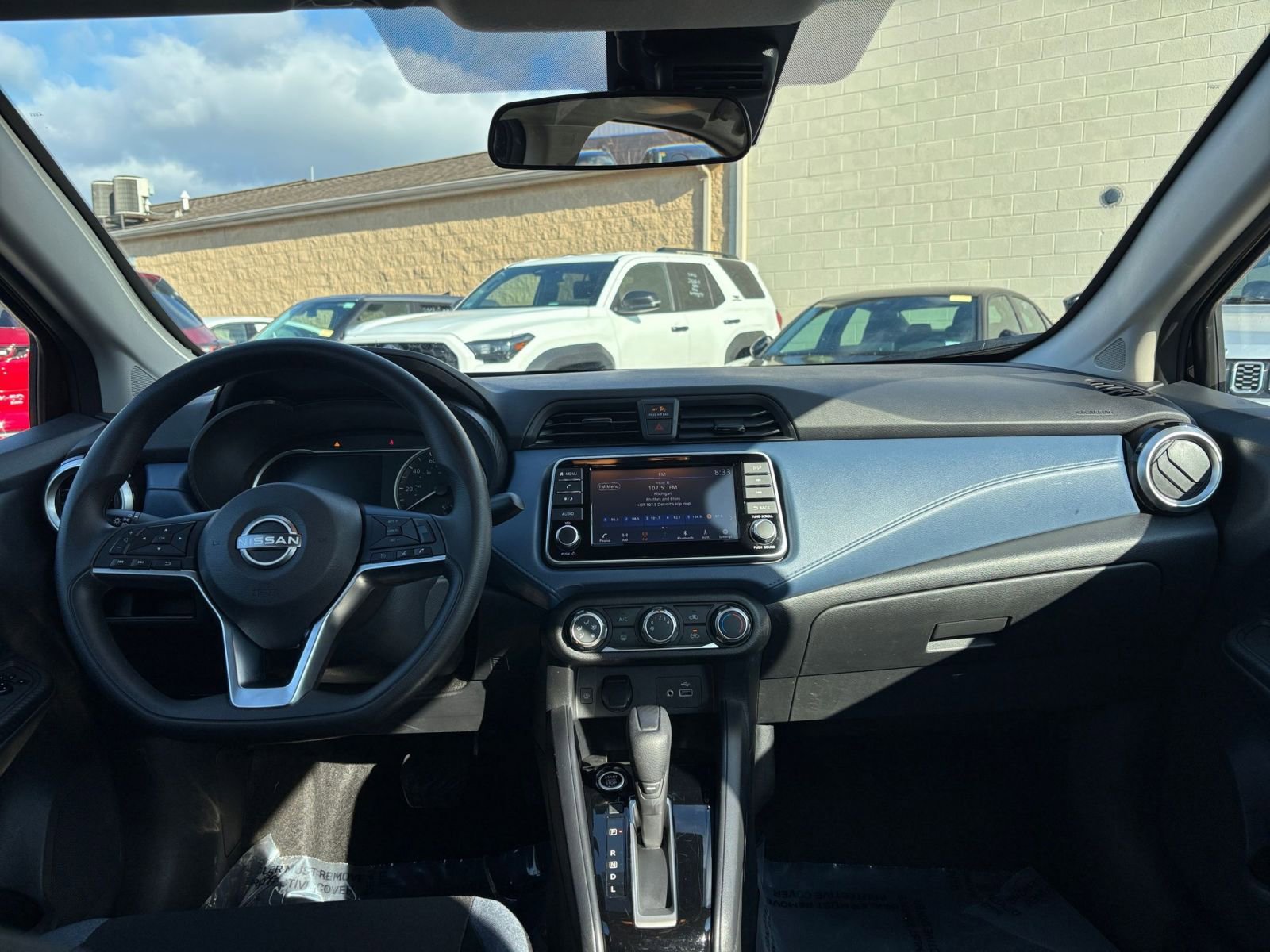 Used 2025 Nissan Versa SV FWD image 31