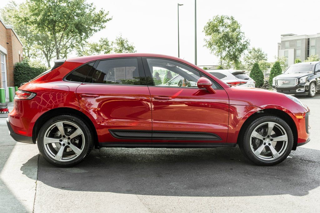 Used 2023 Porsche Macan AWD/4WD image 3