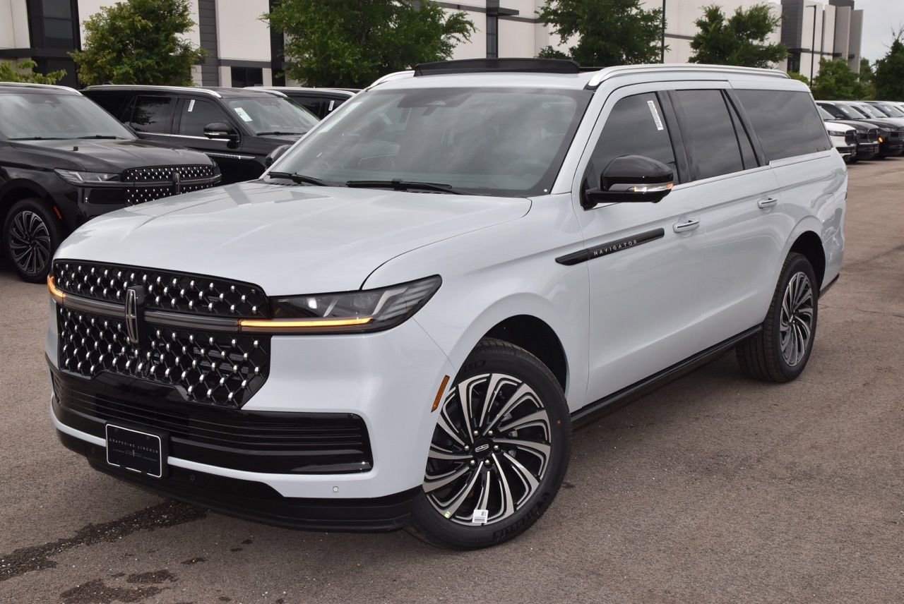 New 2026 Lincoln Navigator L Black Label AWD/4WD image 12