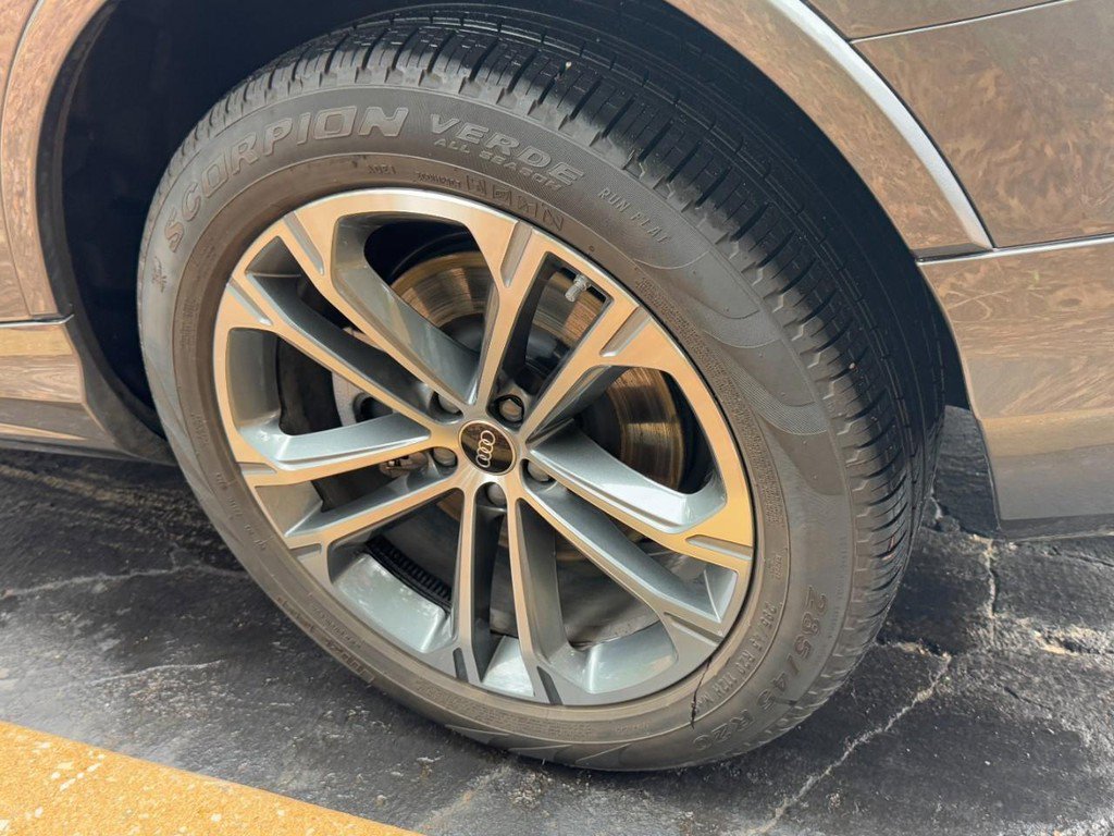 Used 2025 Audi Q7 2.0T Premium w/ Convenience Plus Package image 5