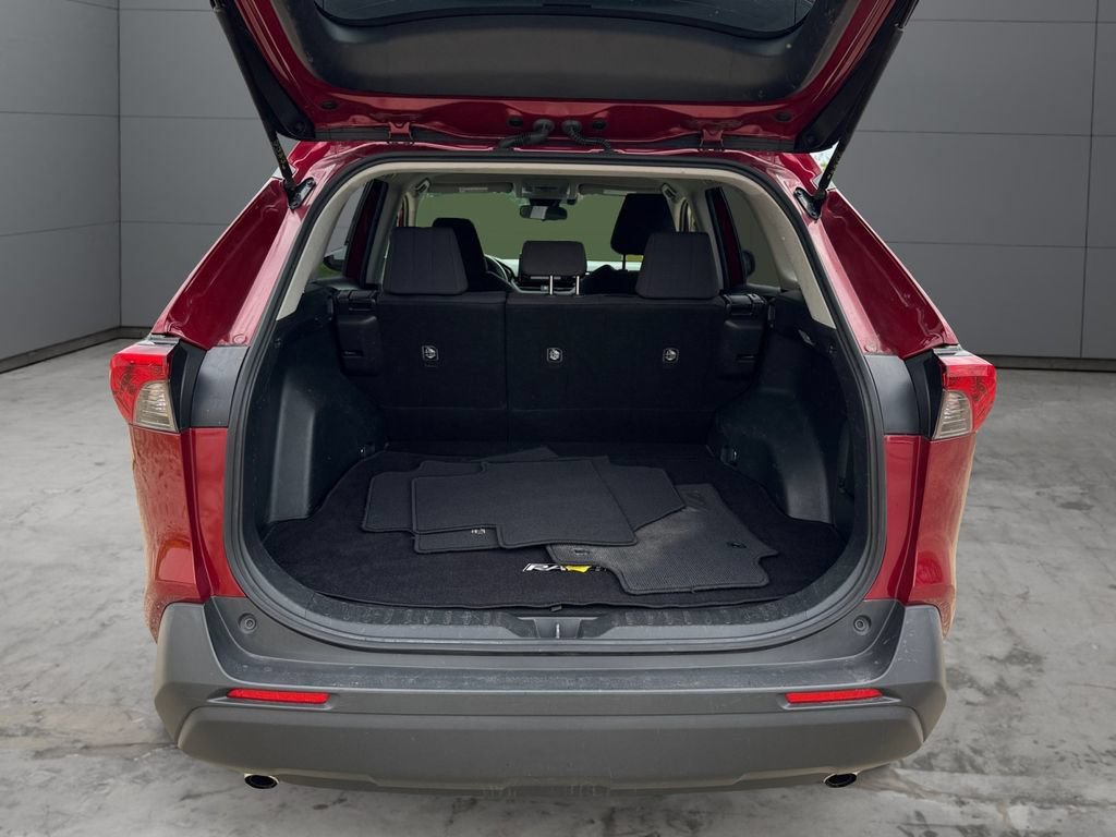 Certified 2019 Toyota RAV4 LE w/ Carpet Mat Package AWD/4WD image 19