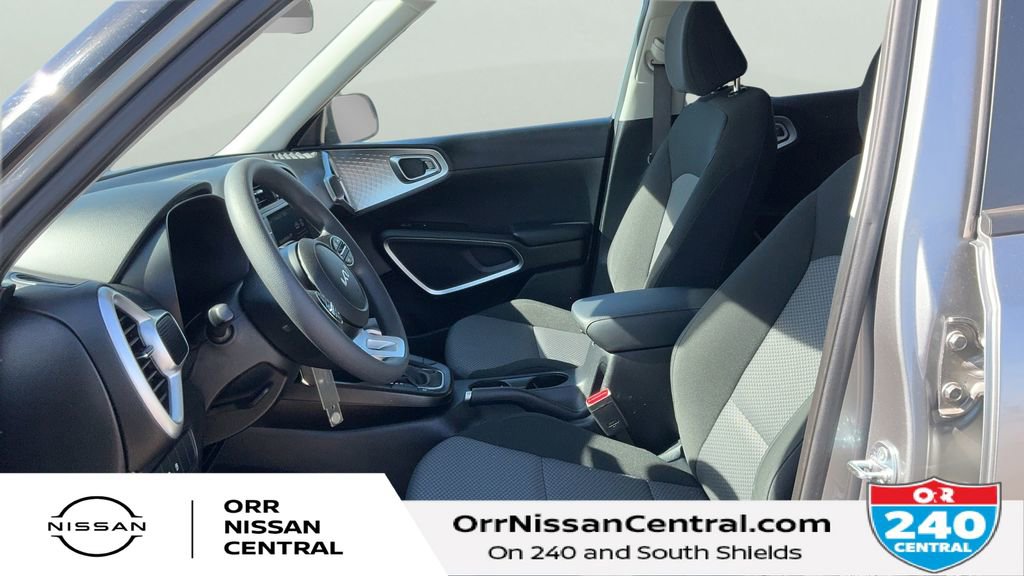 Used 2024 Kia Soul LX w/ Option Group 015 image 16