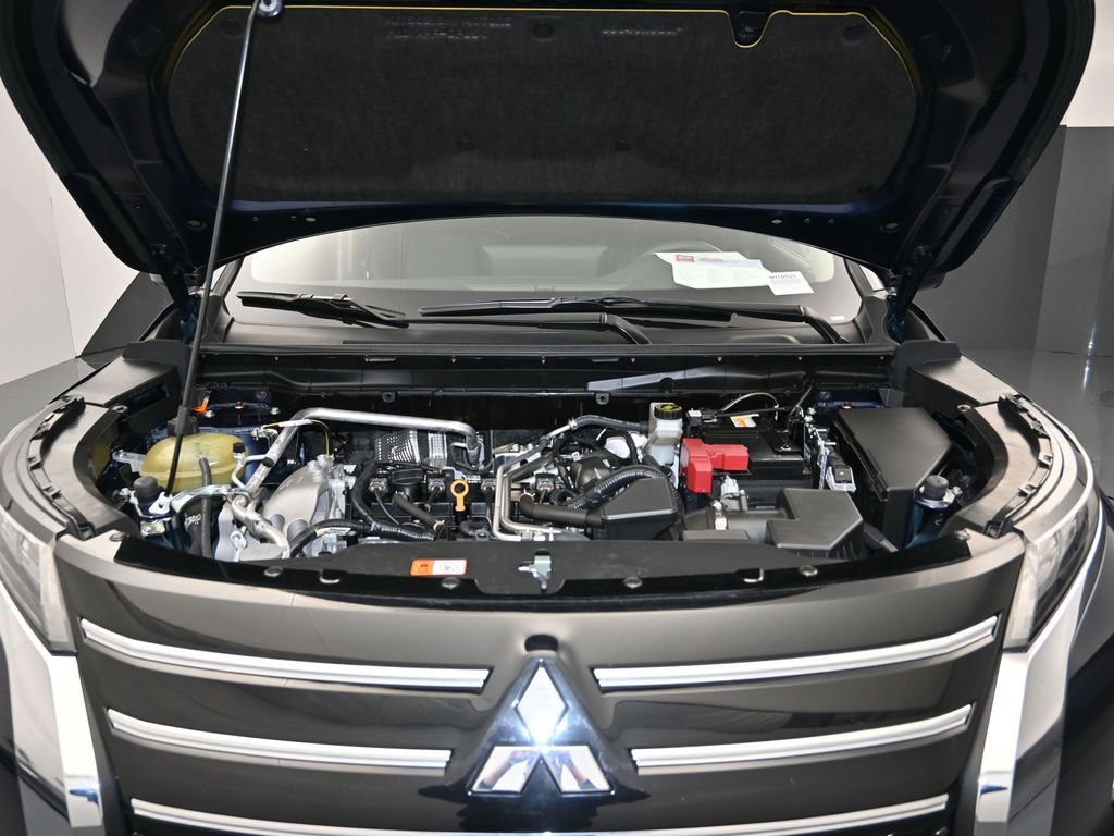 Used 2025 Mitsubishi Outlander SEL image 30