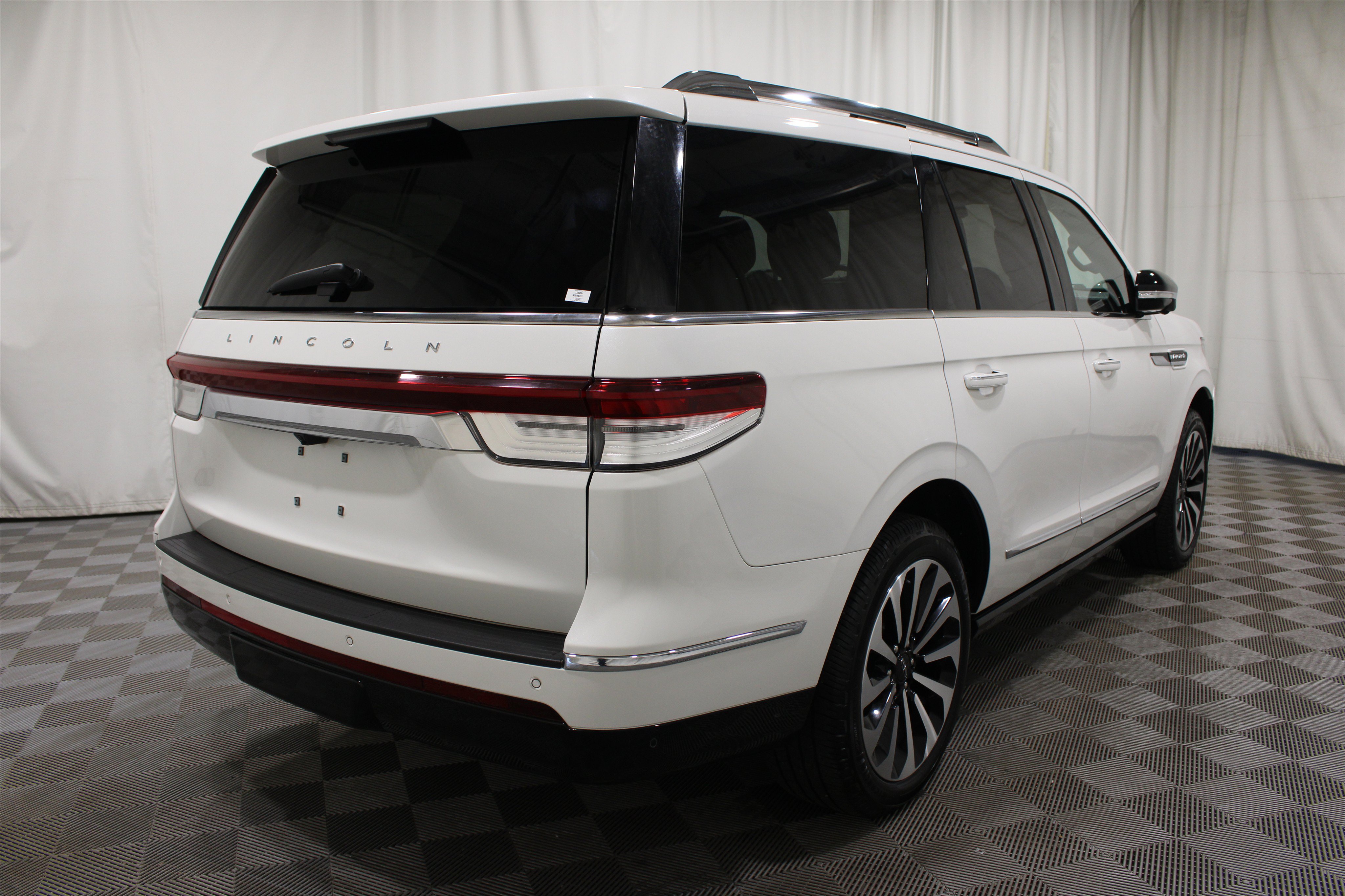 Certified 2024 Lincoln Navigator Reserve AWD/4WD image 33