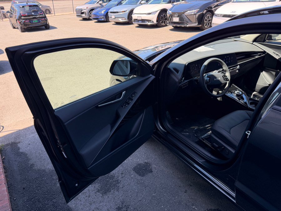 Used 2024 Kia Niro Wind w/ Wind Preserve Package FWD image 9