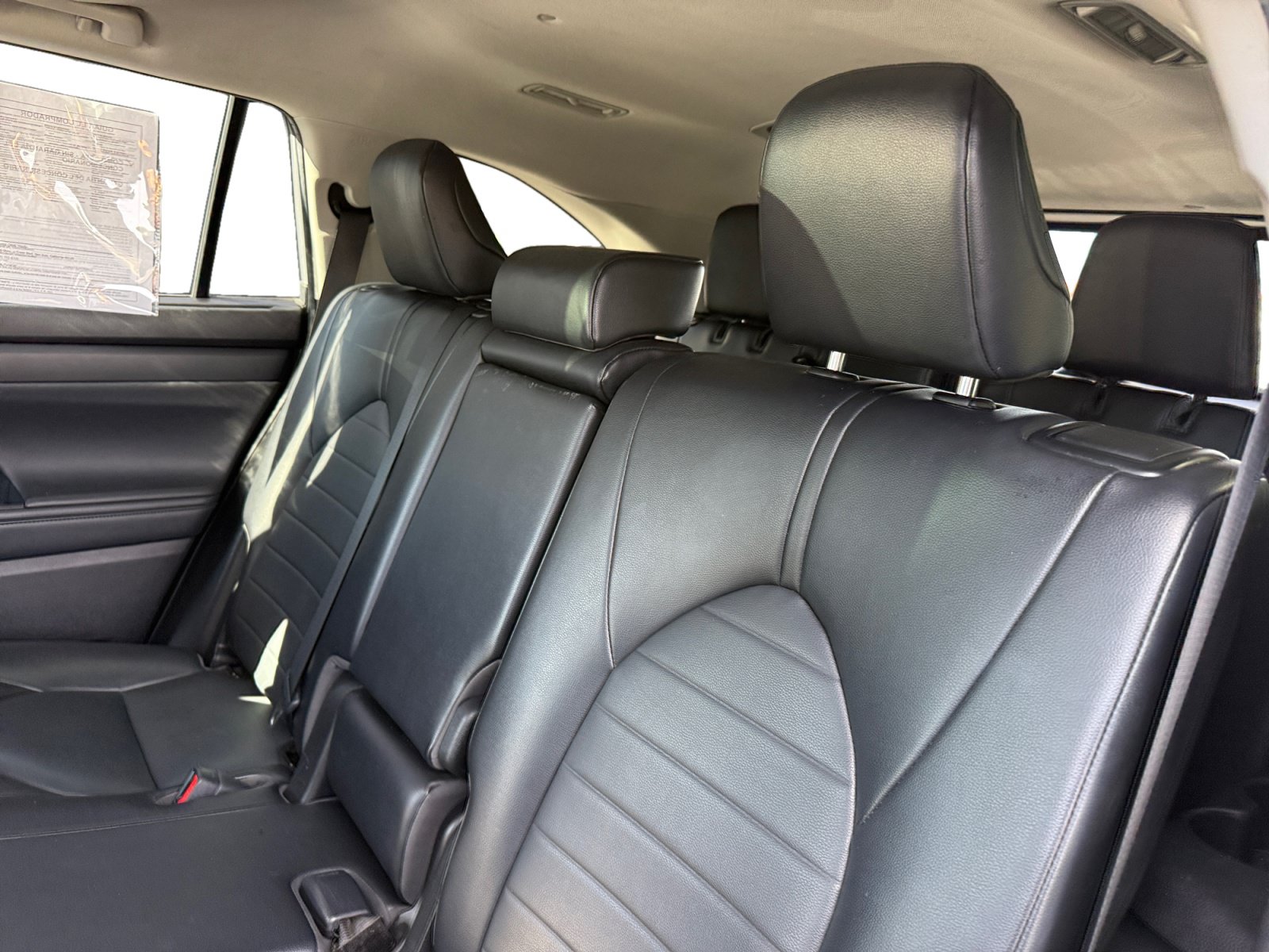 Used 2022 Toyota Highlander XLE FWD image 16