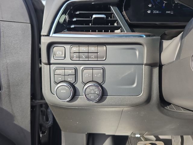 Used 2025 Chevrolet Suburban Premier image 26