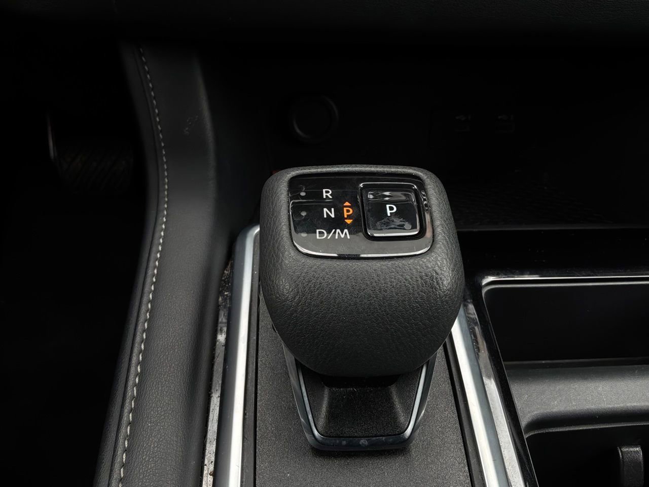 Used 2025 Nissan Pathfinder SV FWD image 25