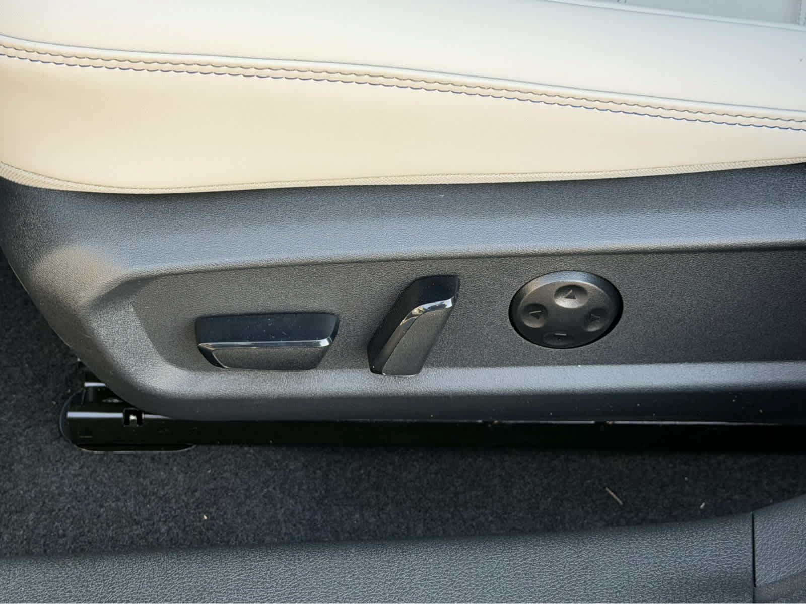 New 2026 Nissan Sentra SL FWD image 23