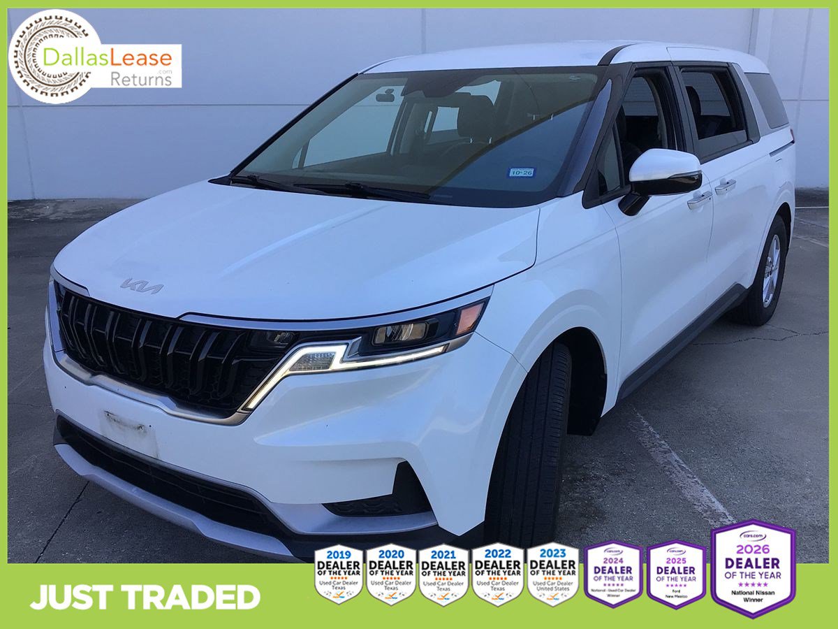 Used 2023 Kia Carnival LX FWD image 1