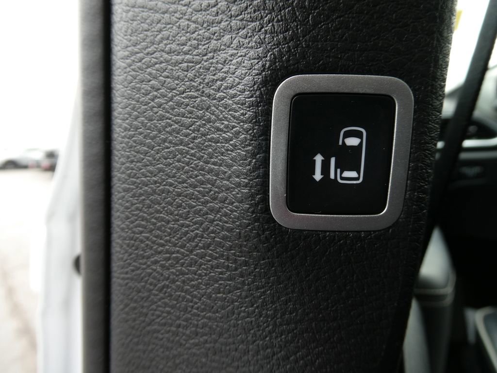 Used 2024 Chrysler Pacifica Premium image 23