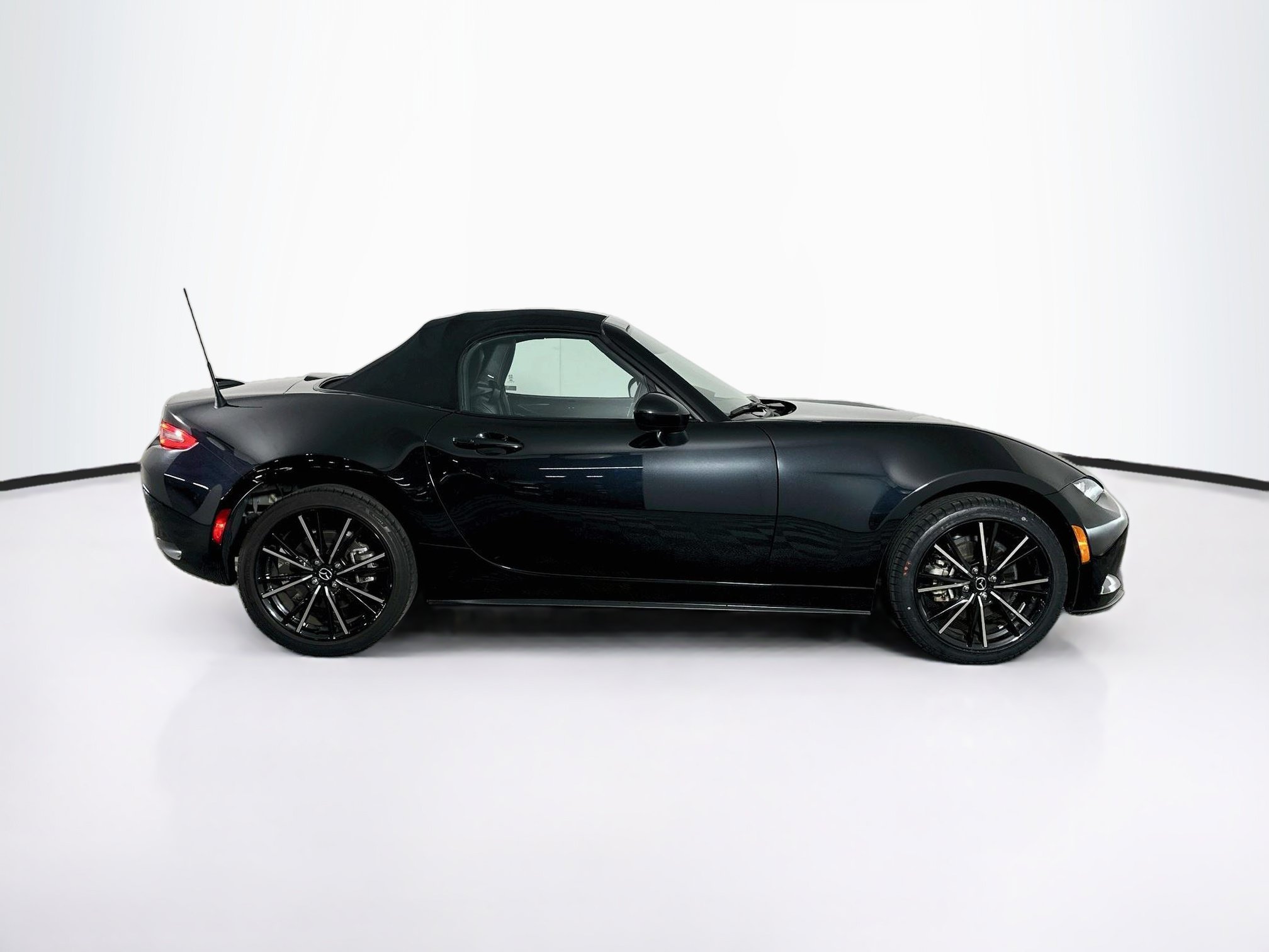 Used 2024 MAZDA MX-5 Miata Grand Touring RWD image 10