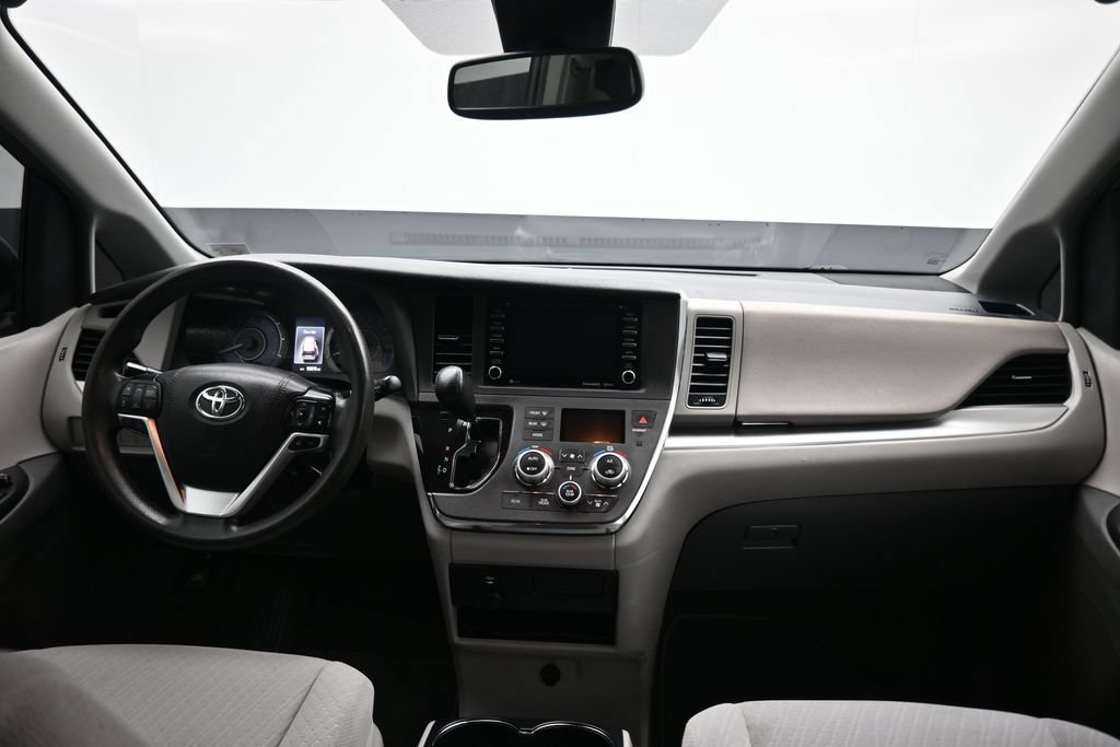 Used 2018 Toyota Sienna LE w/ Carpet Mat Package FWD image 47