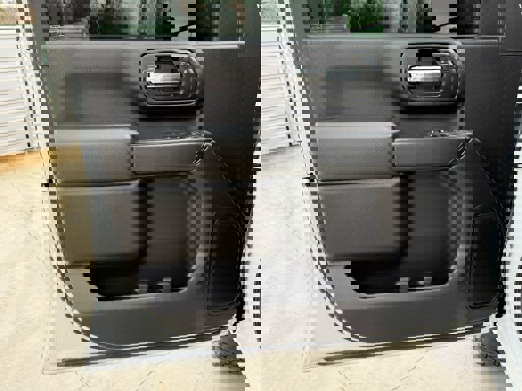 Used 2025 Chevrolet Silverado 2500 Custom w/ Custom Convenience Package image 17