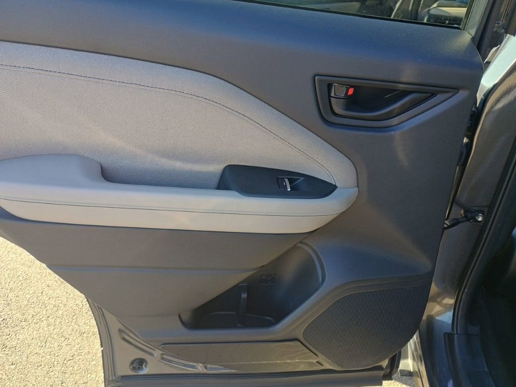 Certified 2025 Subaru Forester Premium image 15