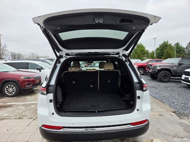Certified 2023 Jeep Grand Cherokee Limited image 24