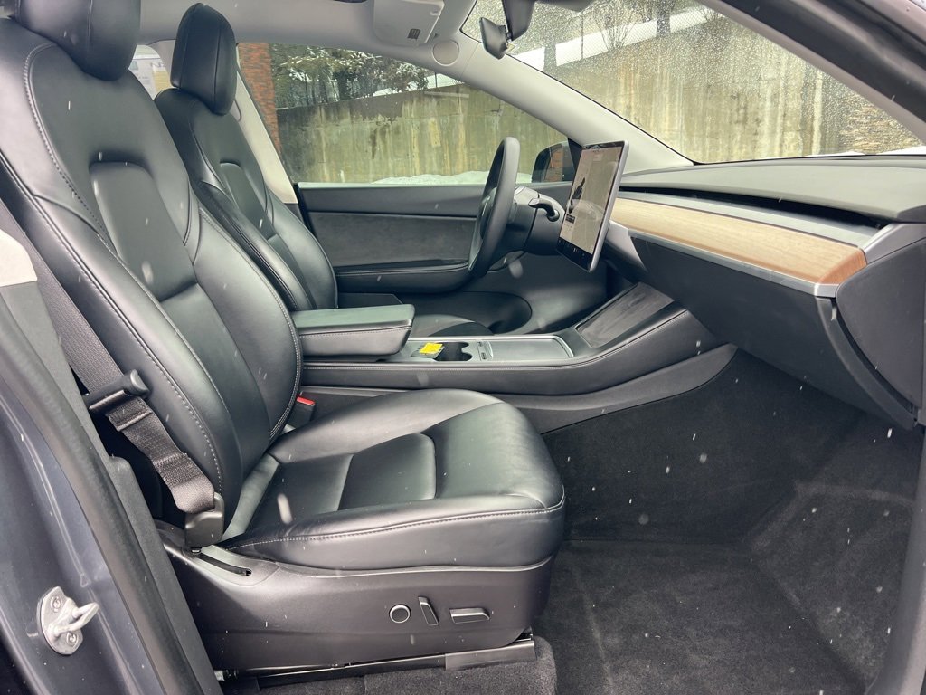 Used 2021 Tesla Model Y Long Range image 22