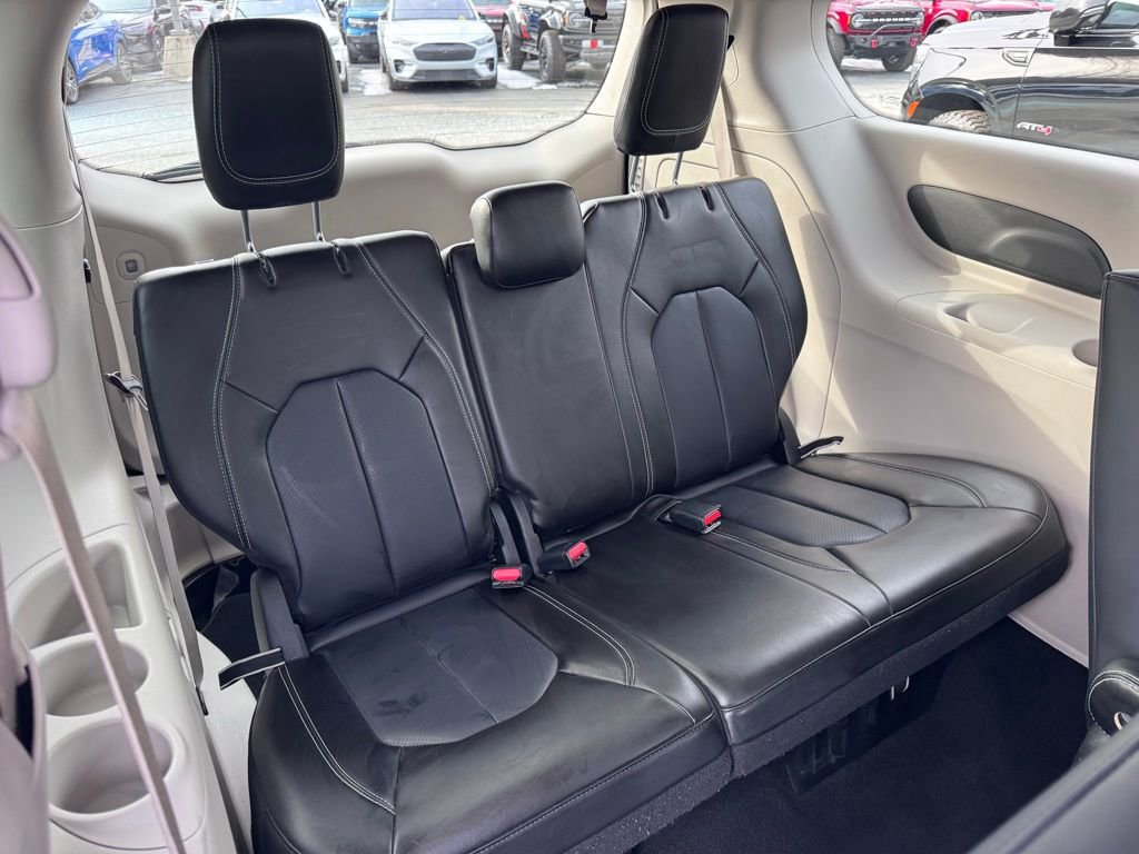 Used 2024 Chrysler Pacifica Select FWD image 32