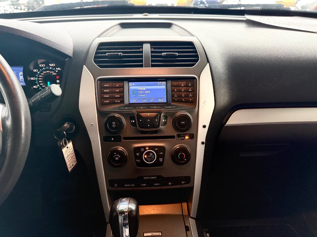 Used 2015 Ford Explorer XLT AWD/4WD image 42