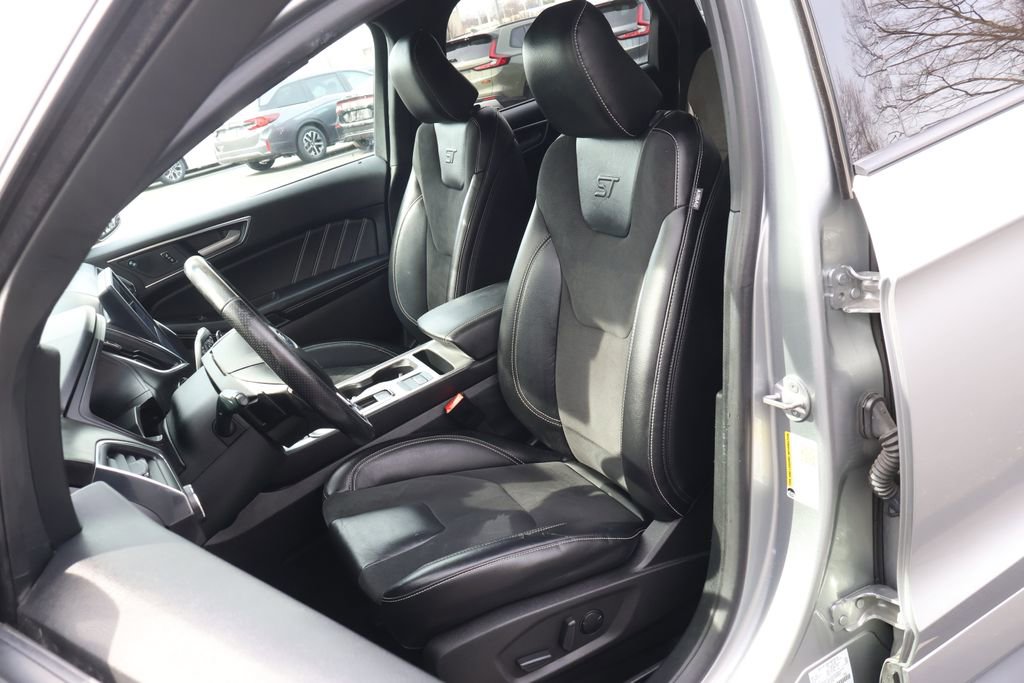 Used 2023 Ford Edge ST image 31