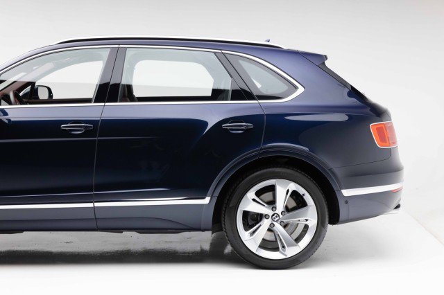 Used 2019 Bentley Bentayga image 19