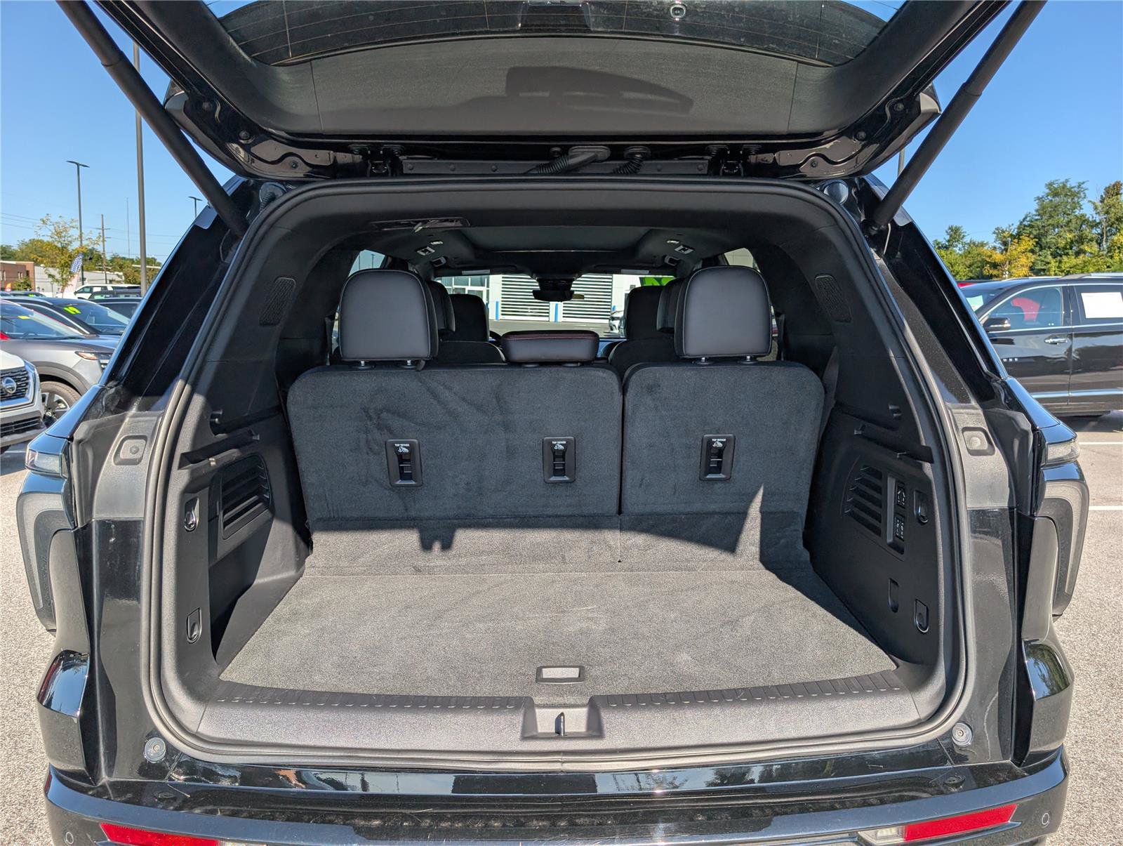 Used 2024 Chevrolet Traverse RS w/ LPO, Floor Liner Package AWD/4WD image 14