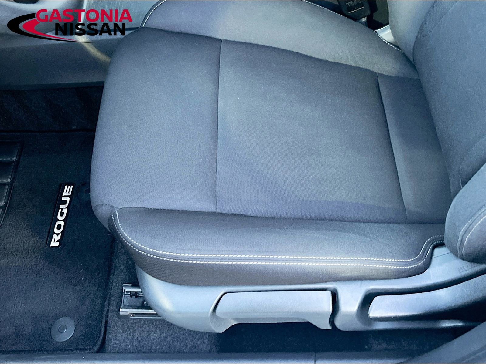 Used 2024 Nissan Rogue S image 25