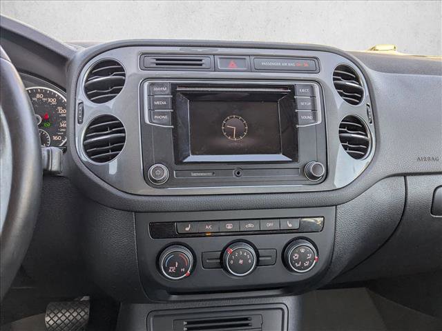Used 2016 Volkswagen Tiguan S image 10