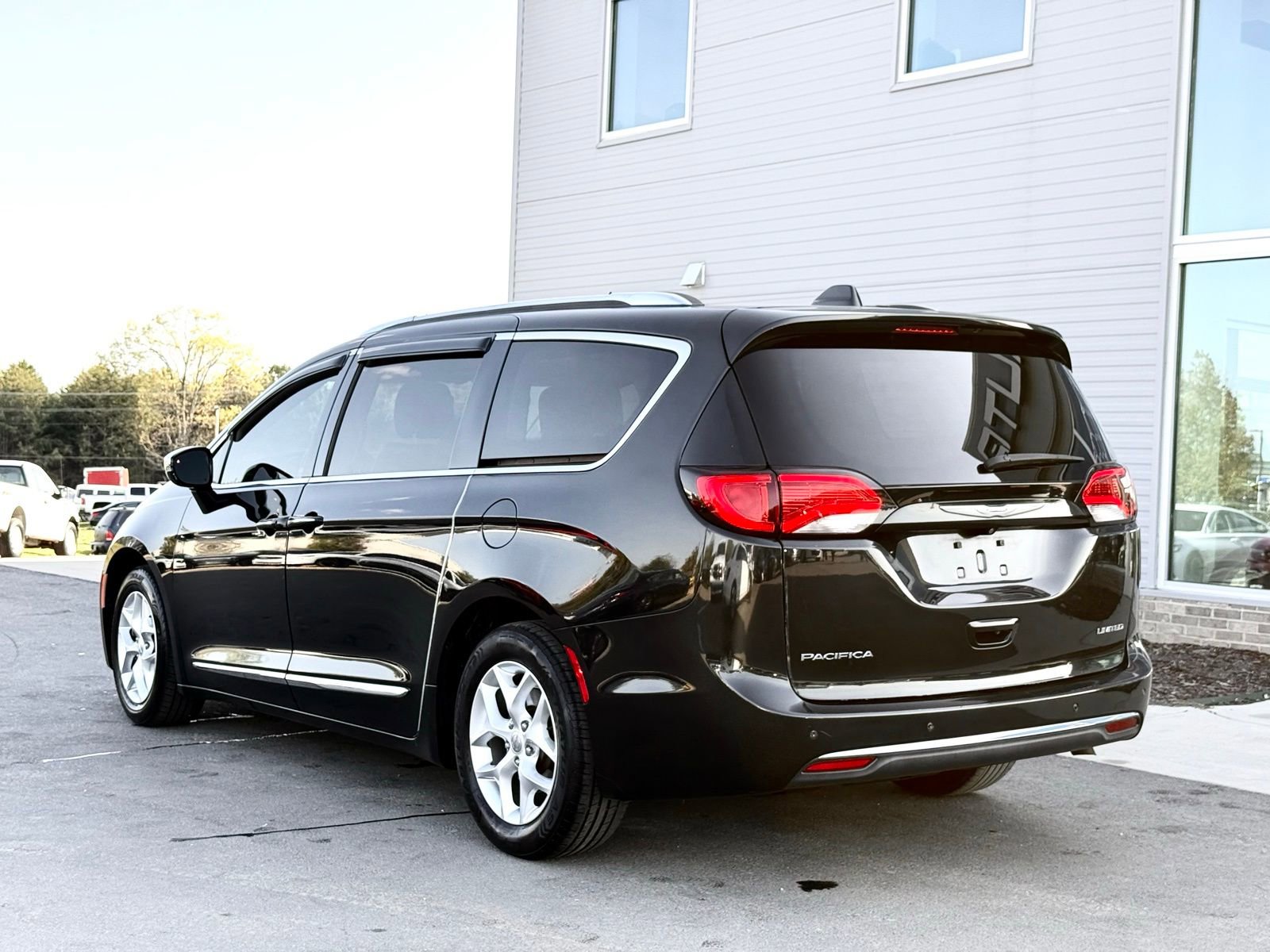 Used 2020 Chrysler Pacifica Limited FWD image 15