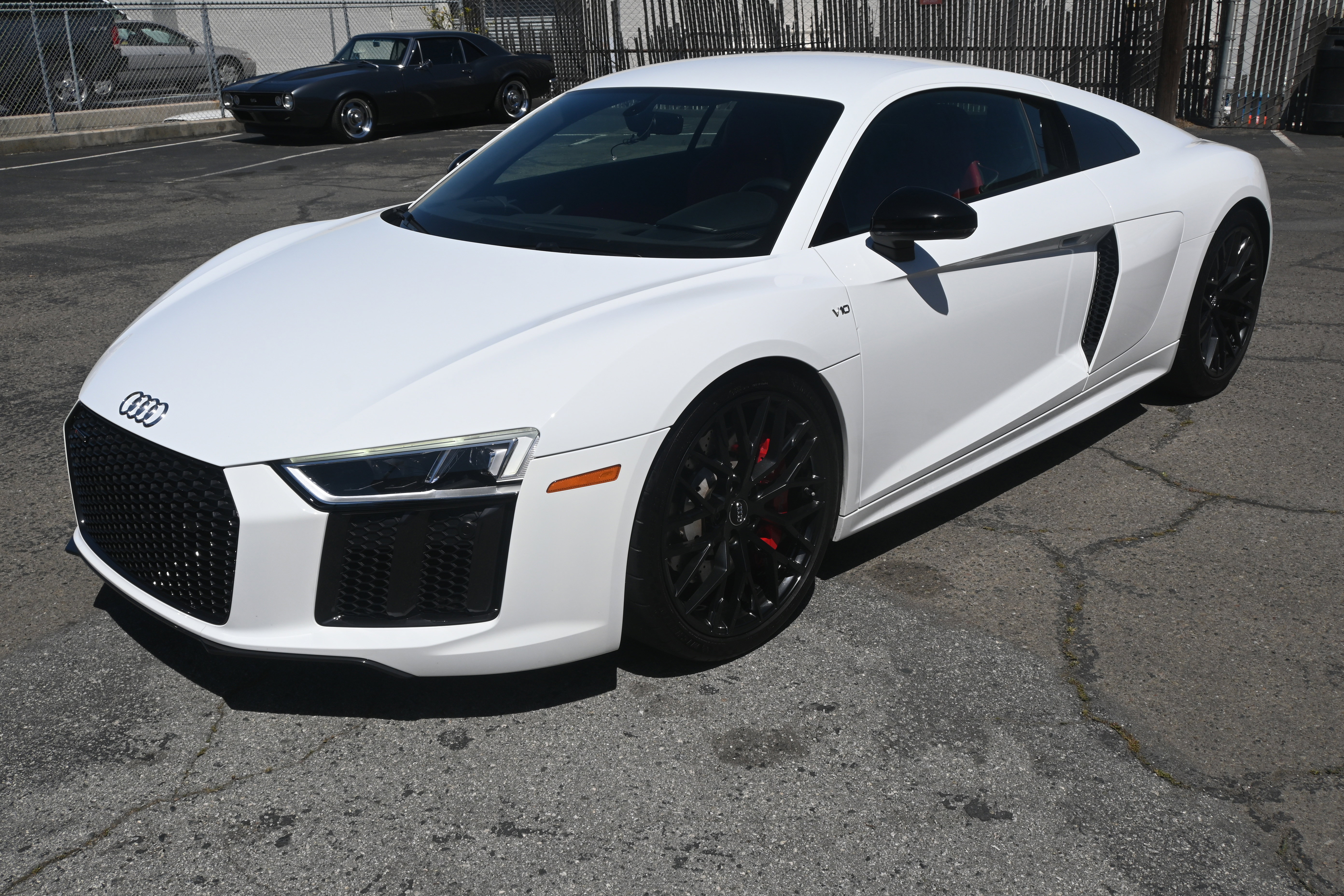 Used 2018 Audi R8 V10 w/ Premium Package RWD image 1